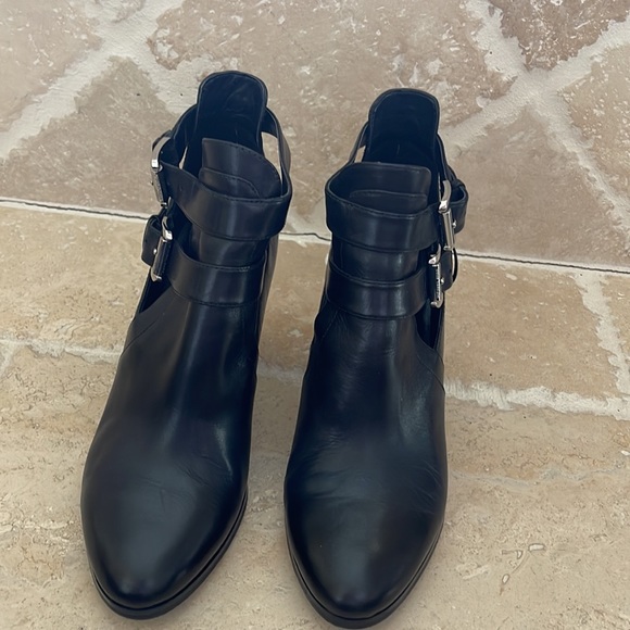 Size 9 Michael Kors Walden Bootie Black Leather heels - Picture 3 of 4